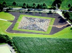 Luftaufnahme des begehbaren Steinlabyrinthes in Viersen