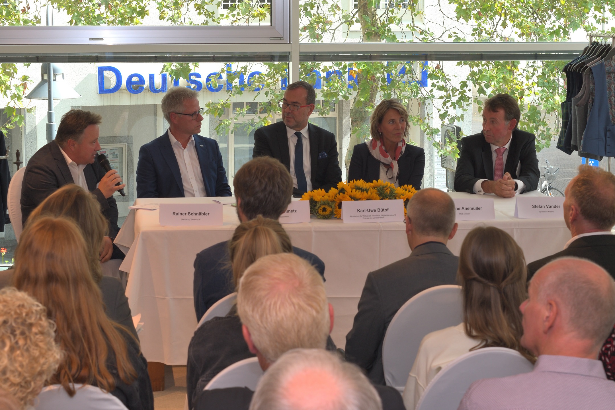 Das Podium der Eröffnungsdiskussion (Foto: Stadt Viersen)