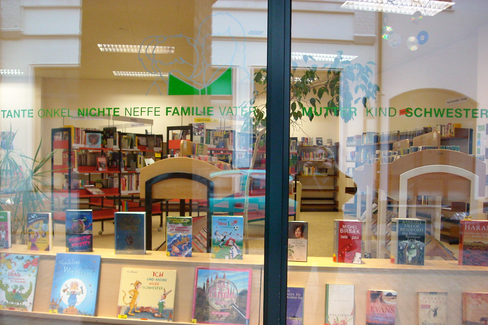 Schaufenster der Familienbibliothek Dülken (Foto: Stadt Viersen)