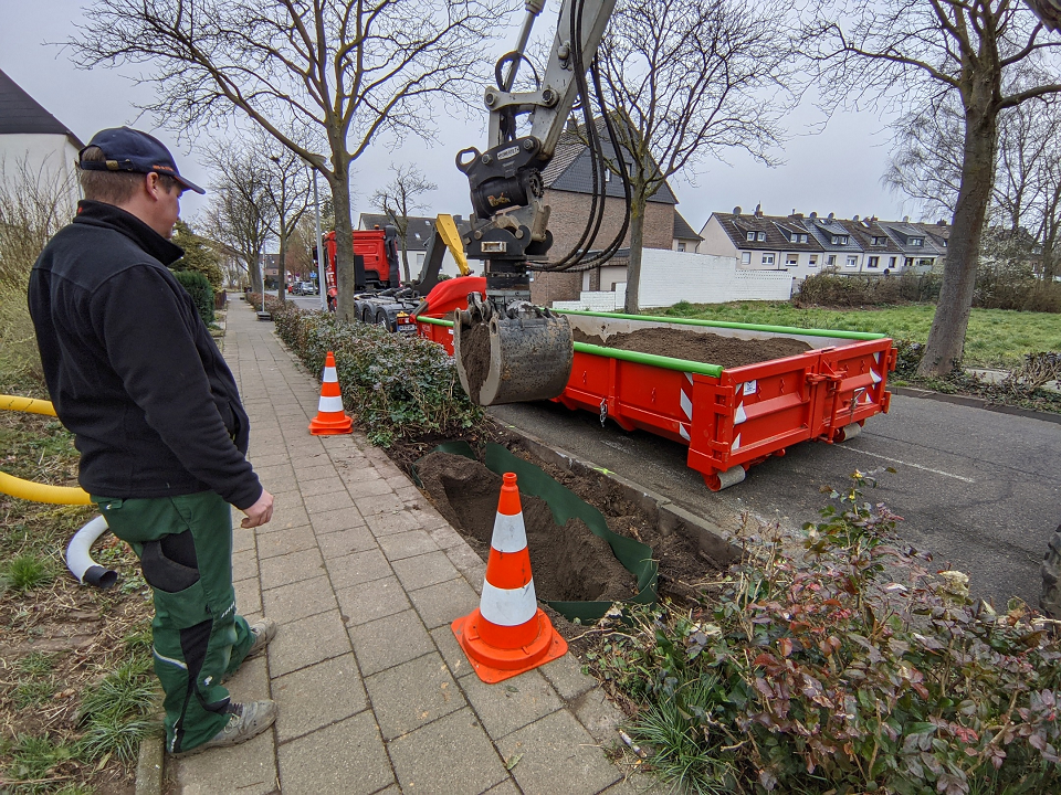 Vorbereitende Arbeiten für die Neupflanzungen an der Wörthstraße (Foto: Stadt Viersen)