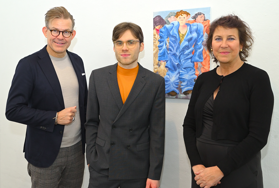 Frank Kindervatter (NEW), Jan-Luka Schmitz und Bürgermeisterin Sabine Anemüller (von links) in der Städtischen Galerie im Park (Foto: Stadt Viersen)