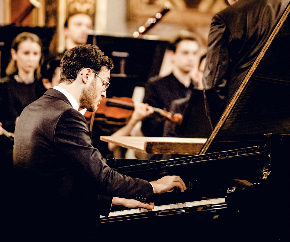Aris Alexander Blettenberg ist Solist beim Konzert der Norddeutschen Philharmonie Rostock (Foto: Andrej Grilc)