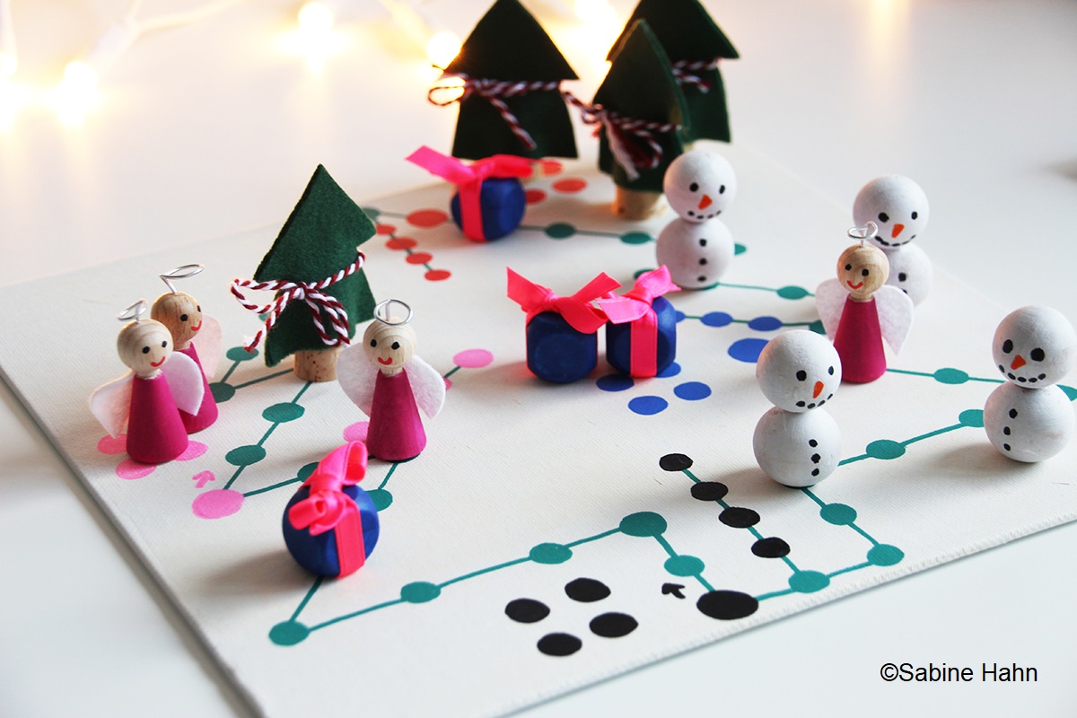 Brettspiel mit Weihnachtsfiguren