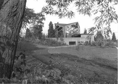 Totenhalle Friedhof Löh