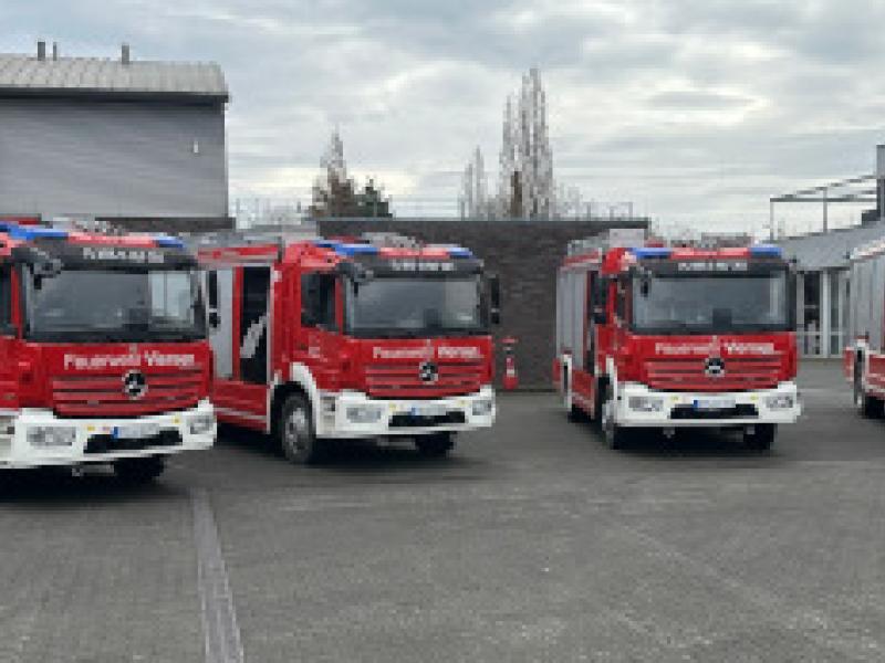 vier Feuerwehrautos